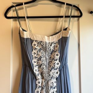 Lace Detail Maxi-Dress